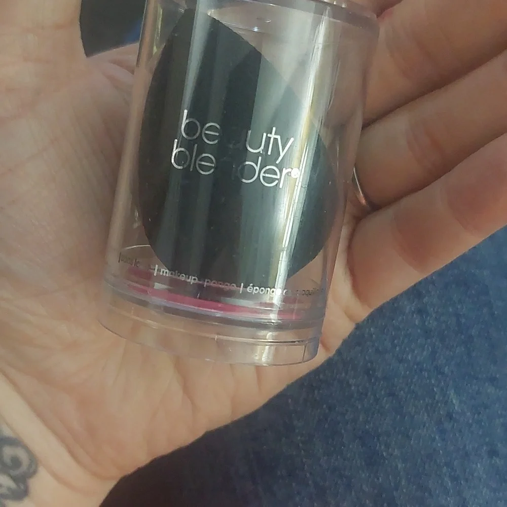 Beauty Blender Pro makeup sponge‎